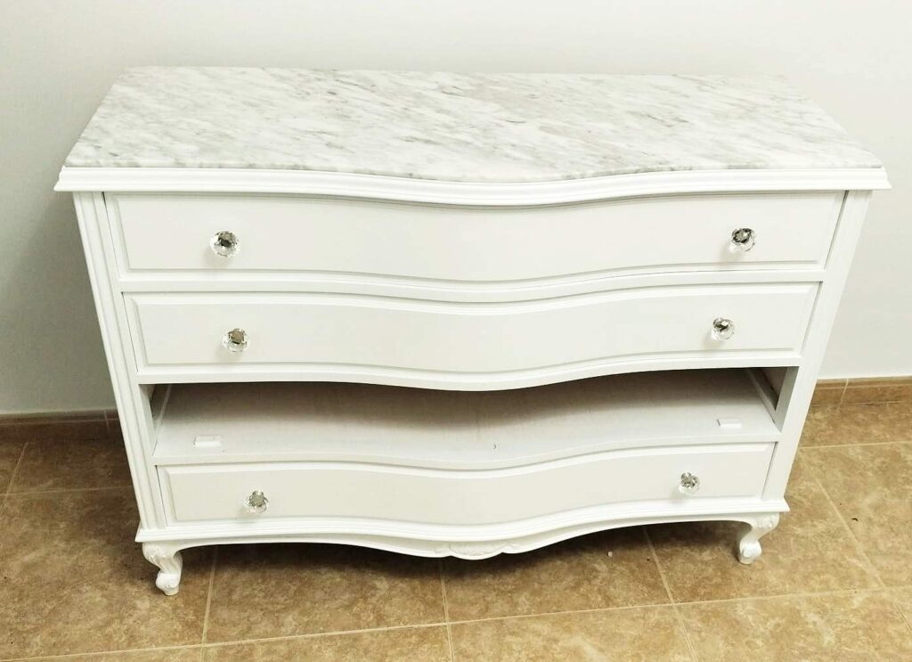 mesa consola marmol y madera dormitorio lacada en blanco